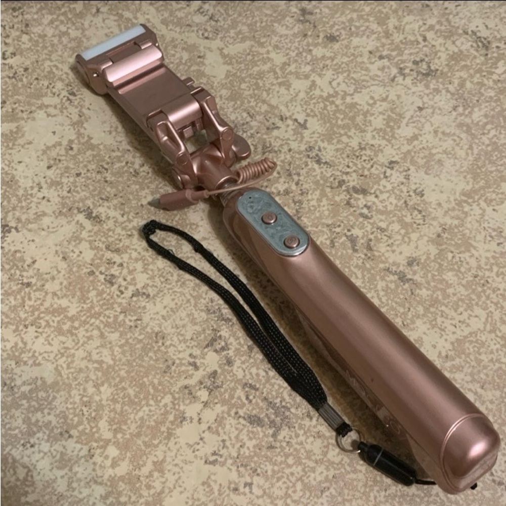 “MOCREO” Pink Selfie Stick. Open 33” Long Bluetooth Selfie Stick